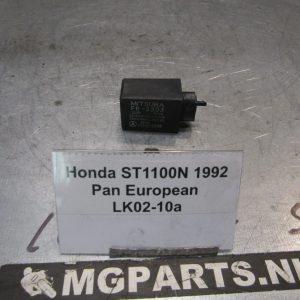 Honda ST1100 Pan European SC26 92 Richtingaanwijzerrelais / 38301-KK9-952 Relay winker