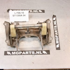 Honda ST1300ABS Pan European SC51 04 Tank-Zadelbevestiging - 50215-MCS-G00 Plate, Fr