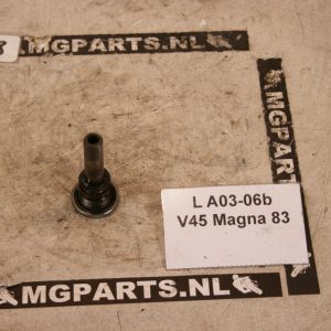 Honda VF 750 C RC09 V45 Magna 83/84 Tuimelaaras / 14631-KE8-000 Shaft, Rocker Arm