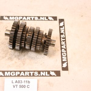Honda VT500C 83-84 PC08 Versnellingsbakas uit / 23220-MF5-000 Countershaft out