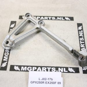 Kawasaki GPX250R EX250F 89 Voetsteunplaat LA - 35011-1356 Stay, Muffler, Lh