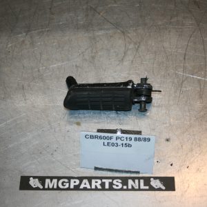 Honda CBR 600 F PC19/23 87-90 Voetsteun RV / 50612-MM5-000 Arm R Step