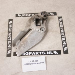 Yamaha XJ 900 S Diversion 4KM 95 Voetsteunplaat links voor 4KM-27442-00