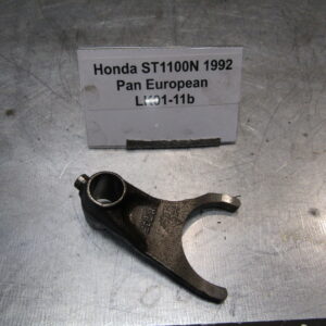 Honda ST1100 Pan European SC26 92 Schakelvork voor - 24211-MT3-000 FORK, FR. GEARSHIFT
