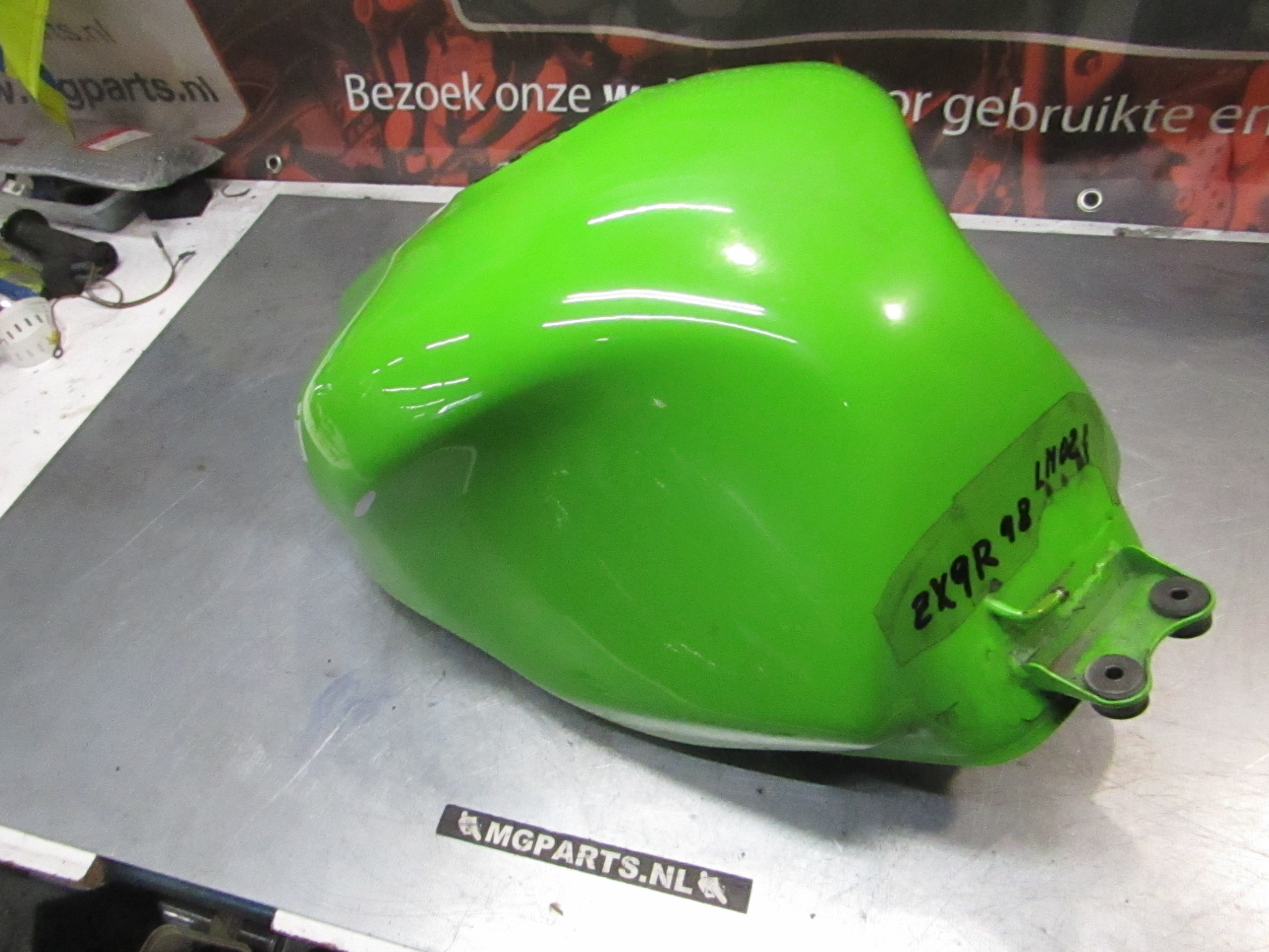 Kawasaki ZX9R (ZX900-C1) 98 Tank - 51080-5461-7F TANK-COMP-FUEL,L